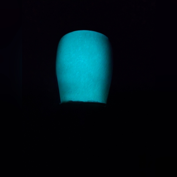 22 oz baby yoda tumbler, glow in the dark - Picture 9 of 9